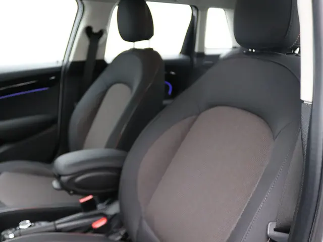 MINI 5-Deurs Cooper 2024 Benzine 11