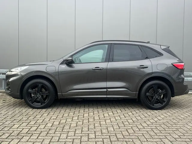 Ford Kuga 2.5 PHEV ST-Line 2022 Hybride Benzine 2