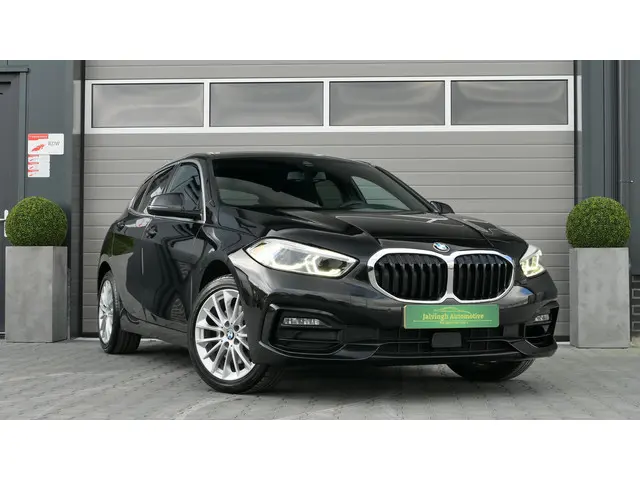 BMW 1 Serie 118i Executive Edition 2020 Benzine 11