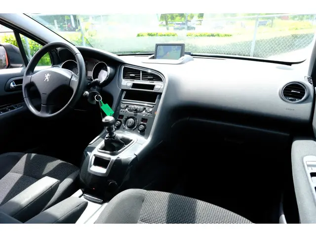 Peugeot 5008 1.6 HDi Blue Lease 2014 Diesel 5