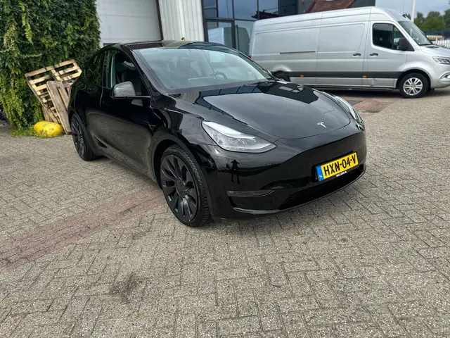 Tesla Model Y Performance AWD 75 kWh 2022 Elektrisch 3