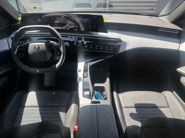 Peugeot 5008 1.2 Hybrid 145 Allure 2025 Hybride Benzine 14