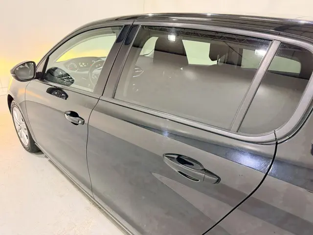 Peugeot 308 HB 1.2 Blue Lease Exe. Pano 2016 Benzine 37