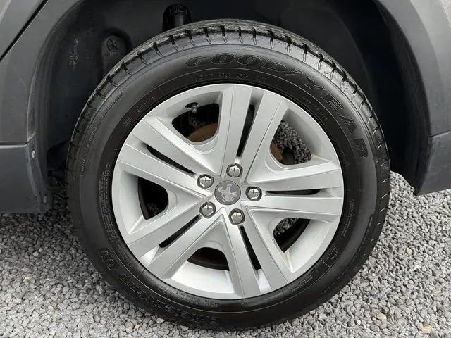 Peugeot 2008 1.2 PureTech Signature 2019 Benzine 29
