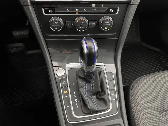 Volkswagen e-Golf {SOH-91%} 2019 Elektrisch 15