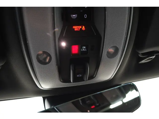 Volvo V60 2.0 T4 R-Design 2018 Benzine 30