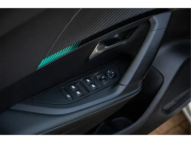 Peugeot e-2008 EV Allure Pack 50 kWh 2021 Elektrisch 22