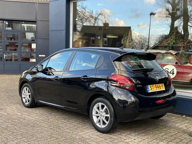 Peugeot 208 1.2 Airco en parkeerhulp 2018 Benzine 4