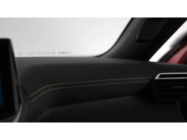 Peugeot 2008 PureTech 130 GT 2022 Benzine 41
