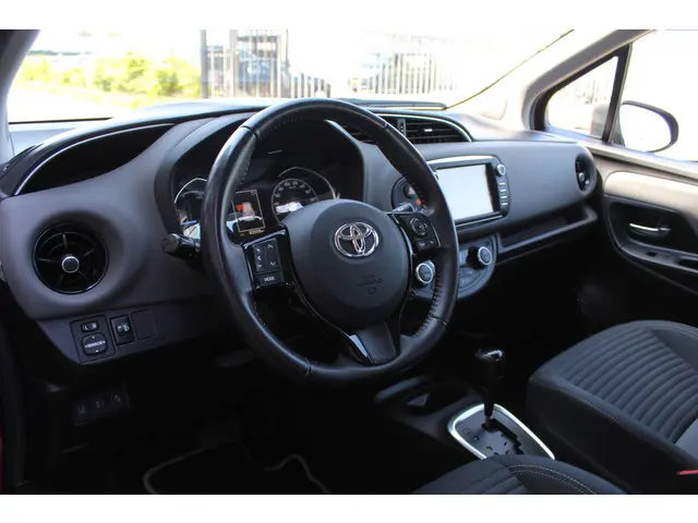 Toyota Yaris 1.5 Hybrid Energy Plus 2018 Hybride Benzine 2