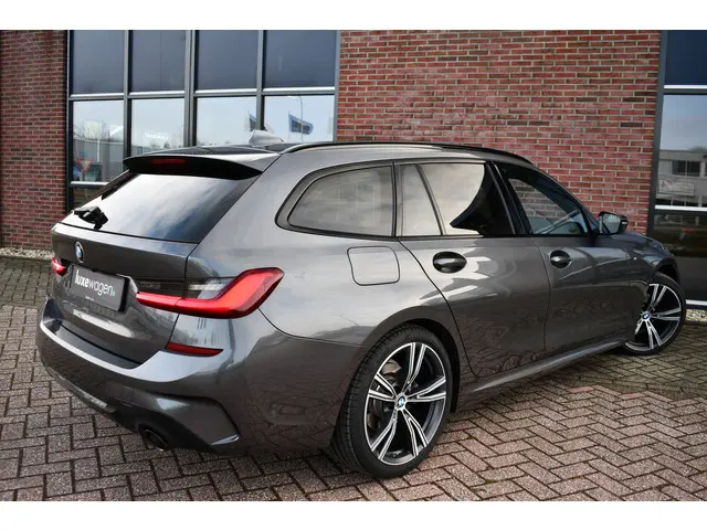 BMW 3 Serie Touring 320i M-Sport 2020 Benzine 72