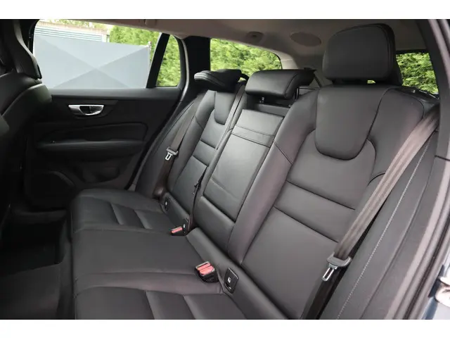 Volvo V60 2.0 B3 Inscription 2020 Benzine 32