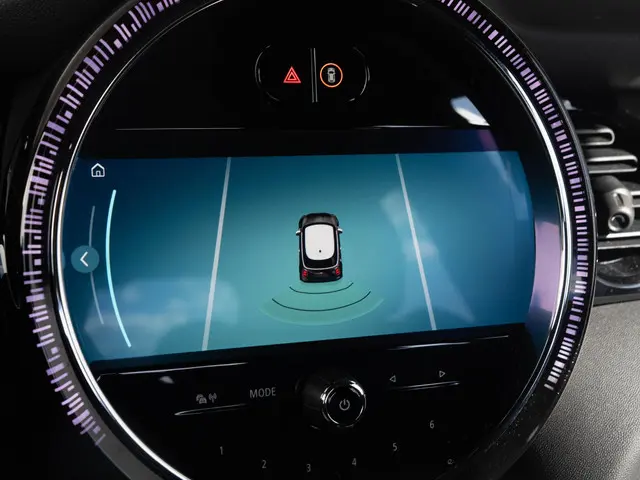 MINI 3-Deurs Cooper Aut. 2023 Benzine 18