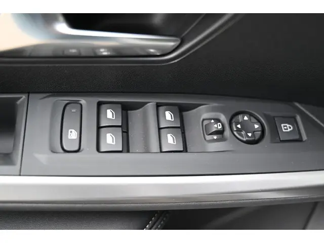 Peugeot 3008 1.2 Hybrid 136 Allure 2024 Hybride Benzine 20