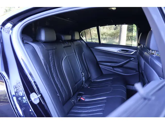 BMW 5 Serie M550i xDrive Executive 2018 Benzine 24