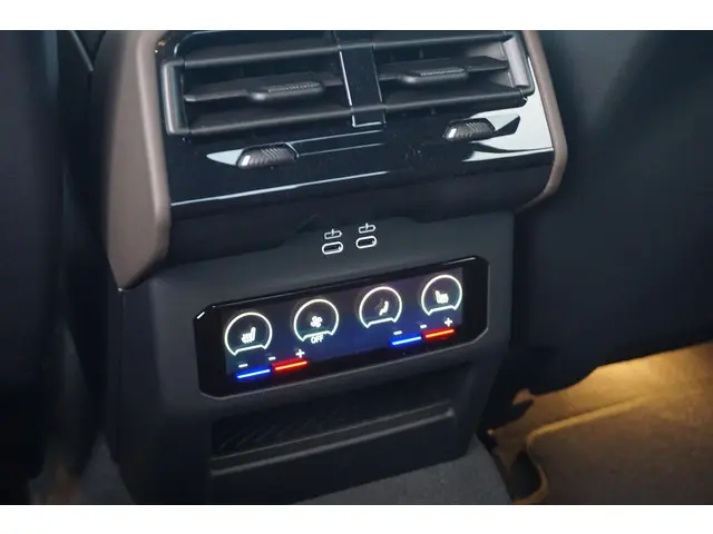 BMW 5 Serie Touring 530e 2025 Hybride Benzine 23