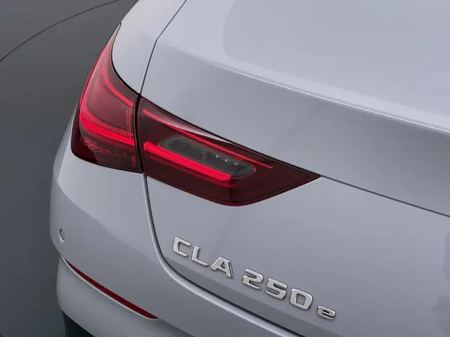 Mercedes-Benz CLA 250 e AMG line 2025 Hybride Benzine 3