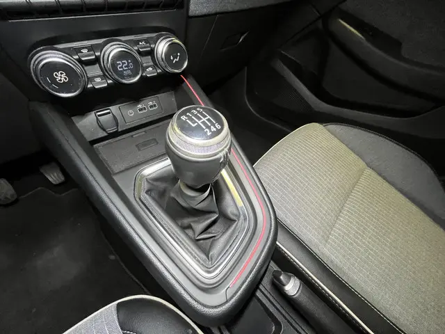 Renault Clio 1.0 TCe 90 GPF techno 2024 Benzine 22