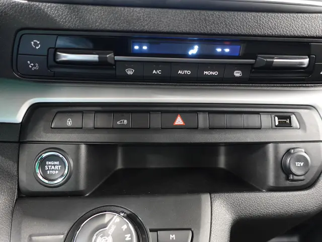 Opel Vivaro 2.0 BlueHDi 145PK L3 Automaat 2023 Diesel 24