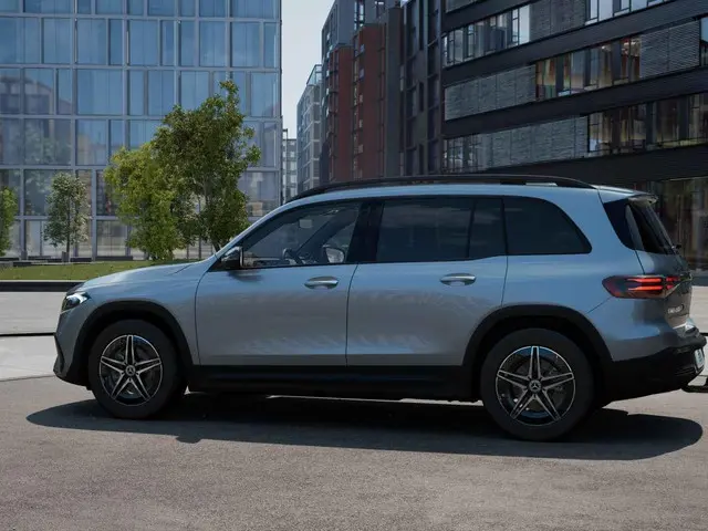 Mercedes-Benz EQB 250+ AMG Line 71 kWh 2025 Elektrisch 31