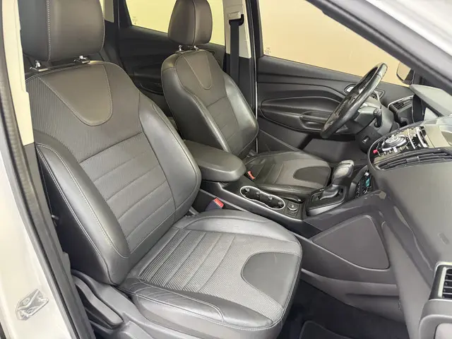 Ford Kuga 1.6 Titanium Plus 4WD, 183Pk, 2015, 2015 Benzine 34