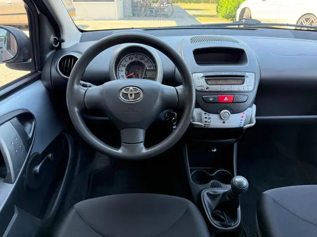 Toyota Aygo 1.0 VVT-i Now 5-deurs / APK 2013 Benzine 5