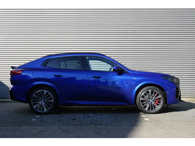 BMW iX2 xDrive30 2025 Elektrisch 4