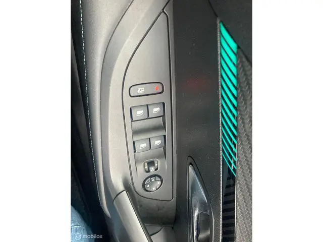 Peugeot 2008 1.2 PureTech Allure 2021 Benzine 17