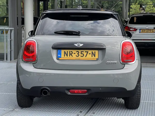 MINI Cooper Mini 1.5 Business 2017 Benzine 19