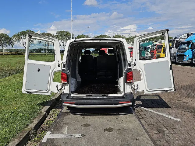 Volkswagen Transporter 2.0 TDI 2021 Diesel 11