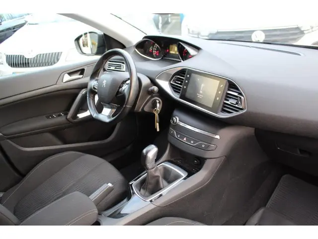 Peugeot 308 SW 1.2 PureTech Active 2017 Benzine 9