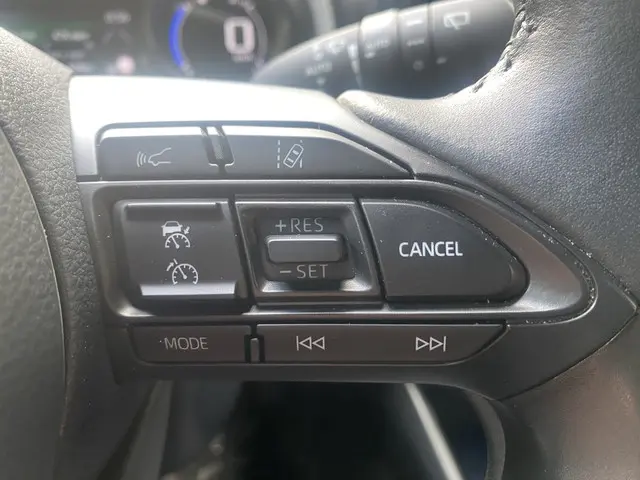 Toyota Yaris 1.5 Hybrid Executive 2023 Hybride Benzine 24