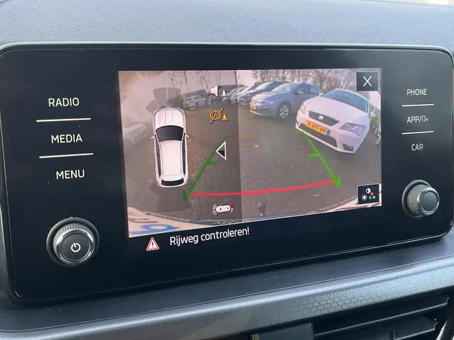 Škoda Kamiq 1.0 TSi DSG Style 2021 Benzine 24