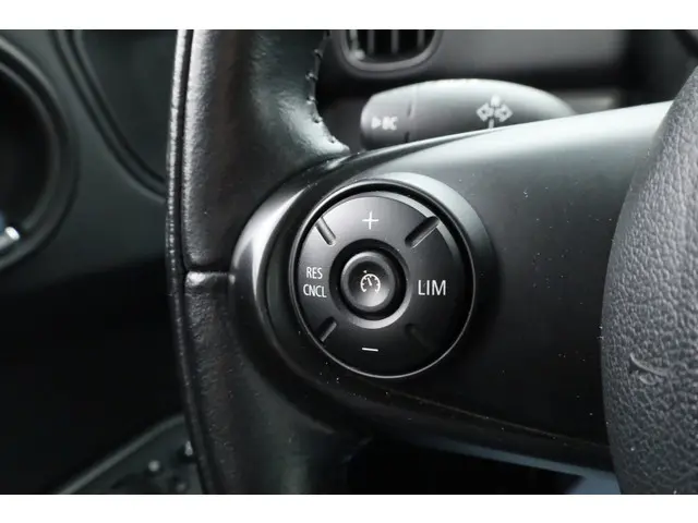 MINI Countryman Mini 1.5 One 2017 Benzine 10