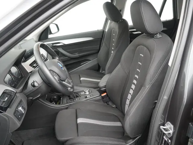 BMW X1 xDrive25e 2022 Hybride Benzine 4