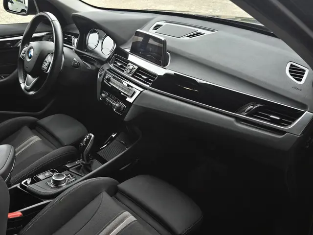 BMW X1 sDrive20i SPORTLINE 2018 Benzine 6
