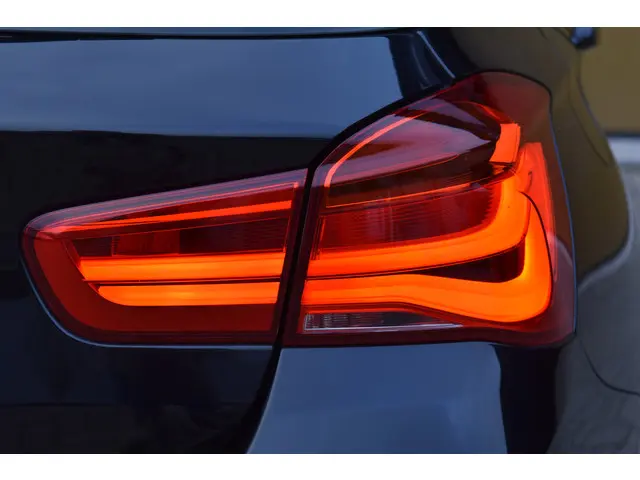 BMW 1 Serie 118i Executive 2017 Benzine 9