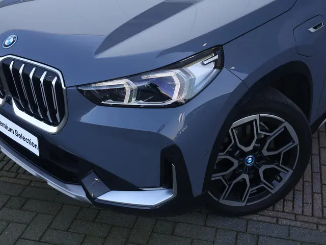 BMW X1 xDrive30e 2022 Hybride Benzine 2