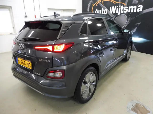 Hyundai Kona EV Premium 64 kWh SOH 98% 2020 Elektrisch 2