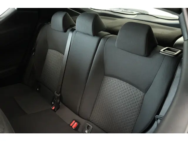 Toyota C-HR 1.8 Hybrid Dynamic, 2023 Hybride Benzine 19