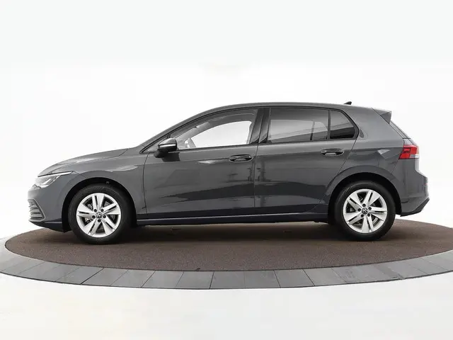 Volkswagen Golf 1.0 eTSI 110PK DSG Life 2023 Benzine 25