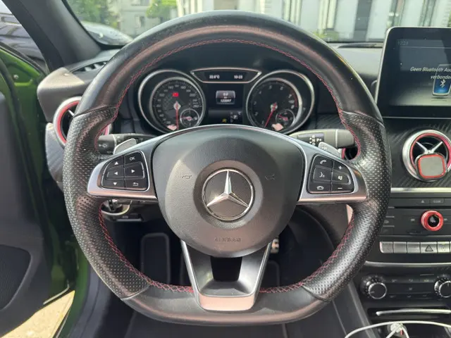 Mercedes-Benz A-Klasse 180 Bus. Sol. AMG 2017 Benzine 12