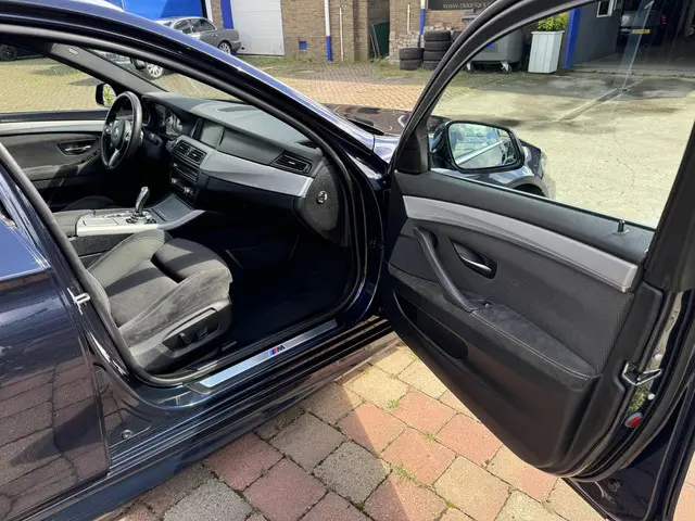 BMW 5 Serie Touring 520i M Sport Edition 2015 Benzine 25
