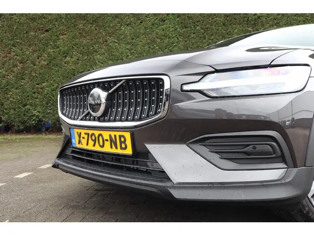 Volvo V60 Cross Country 2.0 B5 AWD Plus 2023 Benzine 8