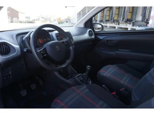 Peugeot 108 1.0 VTi Active 2015 Benzine 13