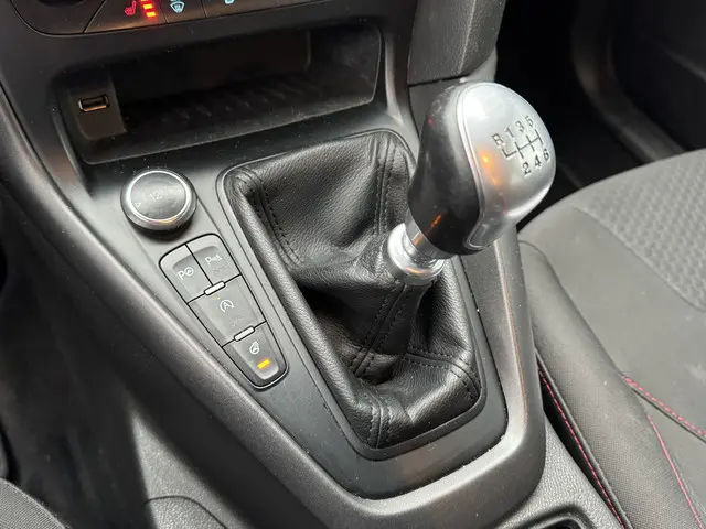 Ford Focus Wagon 1.5 150pk H6 ST-Line 2017 Benzine 12