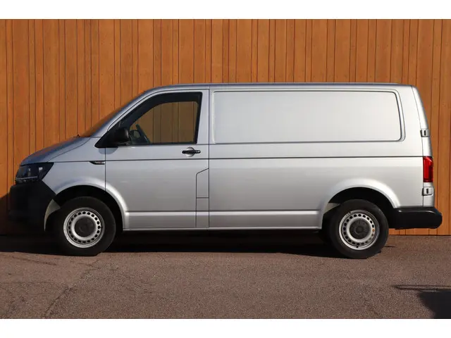 Volkswagen Transporter 2.0 TDI L1H1 Economy 2018 Diesel 3