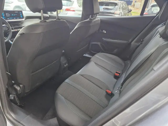 Peugeot 2008 1.2T 130pk Allure Pack 2023 Benzine 6