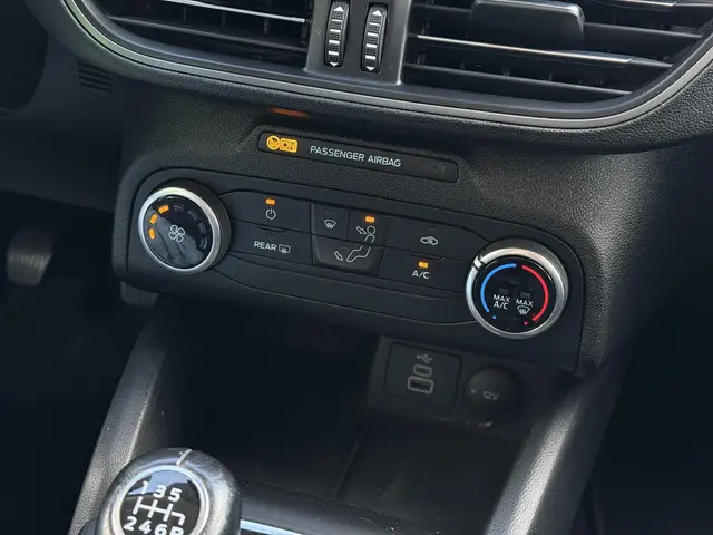 Ford Focus Wagon 1.0 EcoBoost Connected 2022 Benzine 25