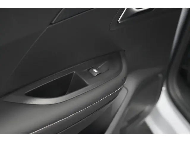 Peugeot 2008 PureTech 100 Allure 2024 Benzine 29